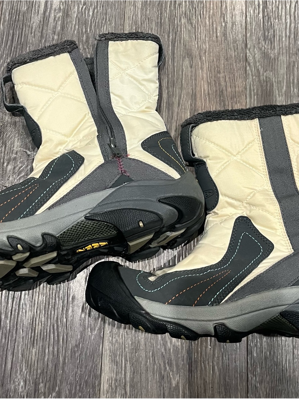 Keen women’s Winter Snow Boots in Cream and Gray - Durable Grip
